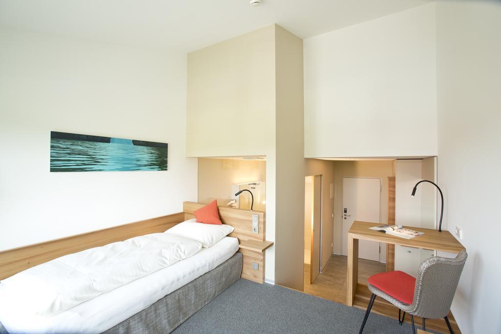 Hotel Knoblauch Friedrichshafen Room photo